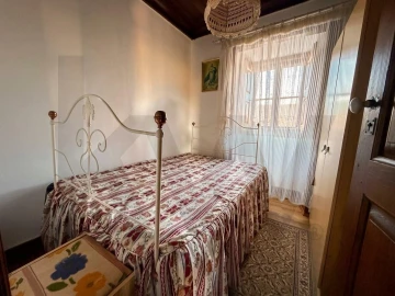Moradia T2 para Venda em Friúmes e Paradela
