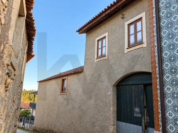 Moradia T2 para Venda em Friúmes e Paradela