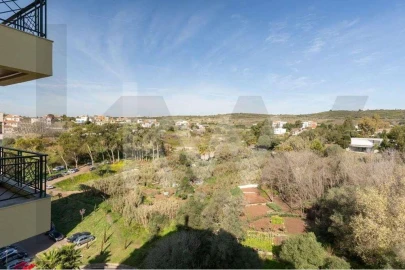 Apartamento T2 para Arrendamento em Carnaxide e Queijas