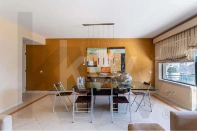Apartamento T2 para Arrendamento em Carnaxide e Queijas
