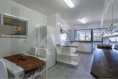 Apartamento T2 para Arrendamento em Carnaxide e Queijas