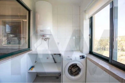 Apartamento T2 para Arrendamento em Carnaxide e Queijas