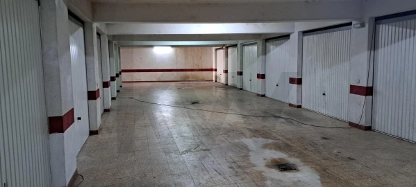 Garagem para Arrendamento em Rio de Mouro