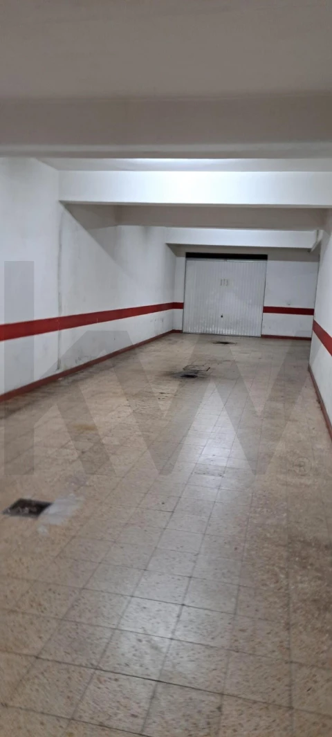 Garagem para Arrendamento em Rio de Mouro