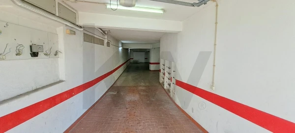 Garagem para Arrendamento em Rio de Mouro