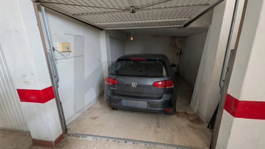 Garagem para Arrendamento em Rio de Mouro