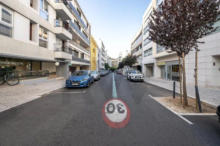 Apartamento T1 para Venda em Avenidas Novas Foto 32