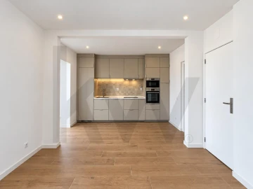 Apartamento T5 para Arrendamento em Marvila, Ribeira Santarém, São Salvador, São Nicolau