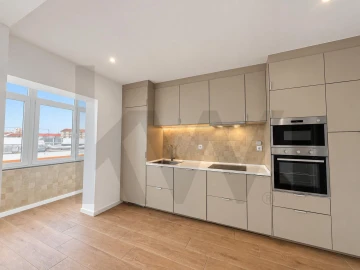 Apartamento T5 para Arrendamento em Marvila, Ribeira Santarém, São Salvador, São Nicolau