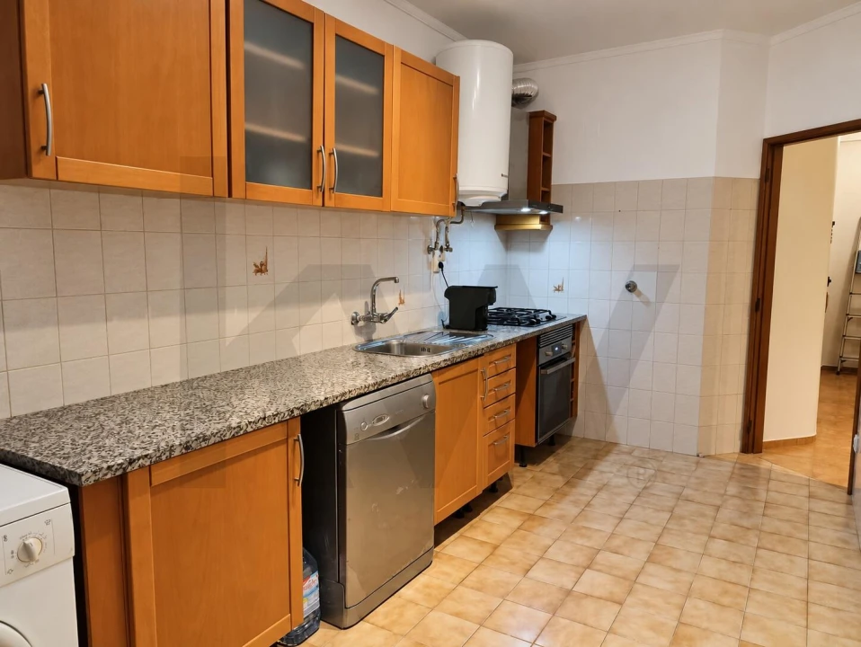 Apartamento T2 para Venda em Marinha Grande Foto 5