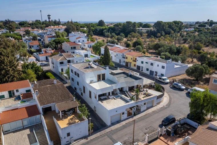 Moradia T4 para Venda em Alvor Foto 3