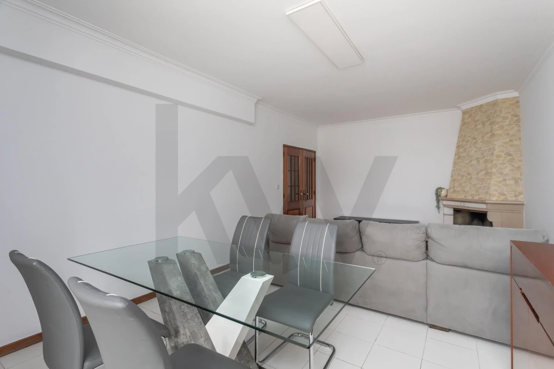 Apartamento T2 para Arrendamento em Rio de Mouro Foto 8