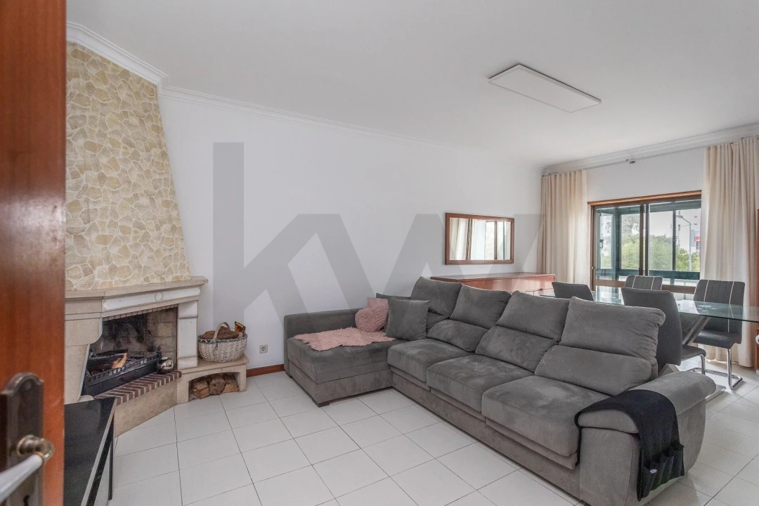 Apartamento T2 para Arrendamento em Rio de Mouro Foto 4