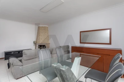 Apartamento T2 para Arrendamento em Rio de Mouro