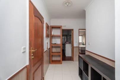 Apartamento T2 para Arrendamento em Rio de Mouro