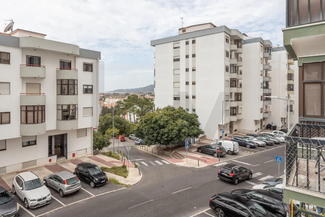 Apartamento T2 para Arrendamento em Rio de Mouro Foto 30