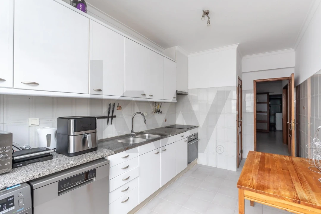 Apartamento T2 para Arrendamento em Rio de Mouro Foto 15