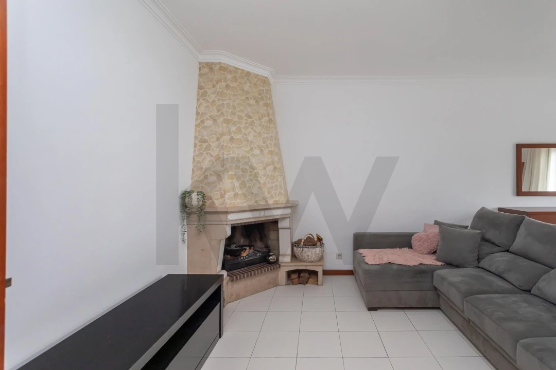 Apartamento T2 para Arrendamento em Rio de Mouro Foto 5