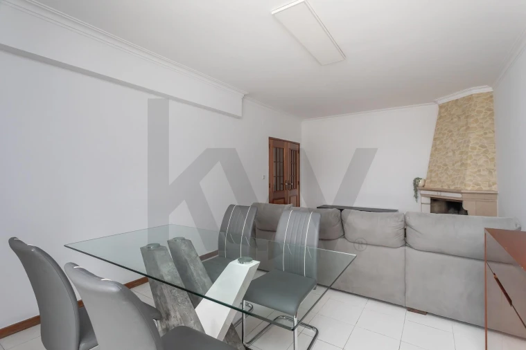 Apartamento T2 para Arrendamento em Rio de Mouro Foto 8