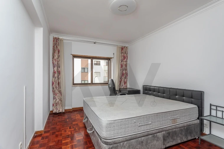 Apartamento T2 para Arrendamento em Rio de Mouro Foto 17