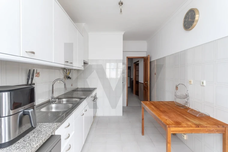 Apartamento T2 para Arrendamento em Rio de Mouro Foto 16