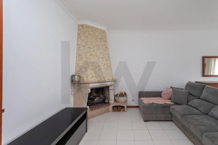 Apartamento T2 para Arrendamento em Rio de Mouro Foto 5