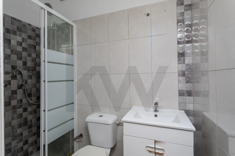 Apartamento T2 para Arrendamento em Rio de Mouro Foto 20