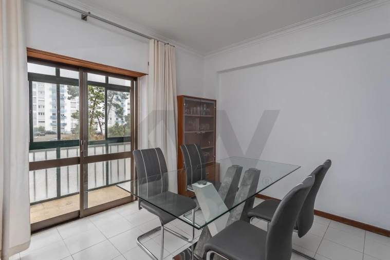 Apartamento T2 para Arrendamento em Rio de Mouro Foto 7