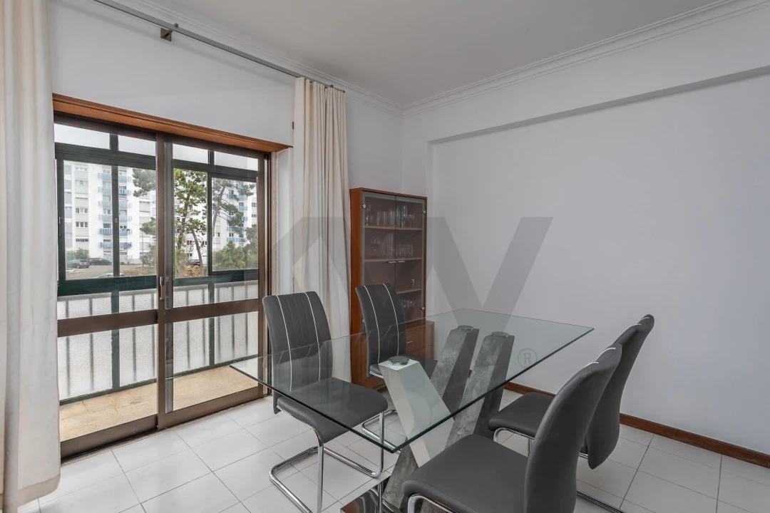 Apartamento T2 para Arrendamento em Rio de Mouro Foto 7