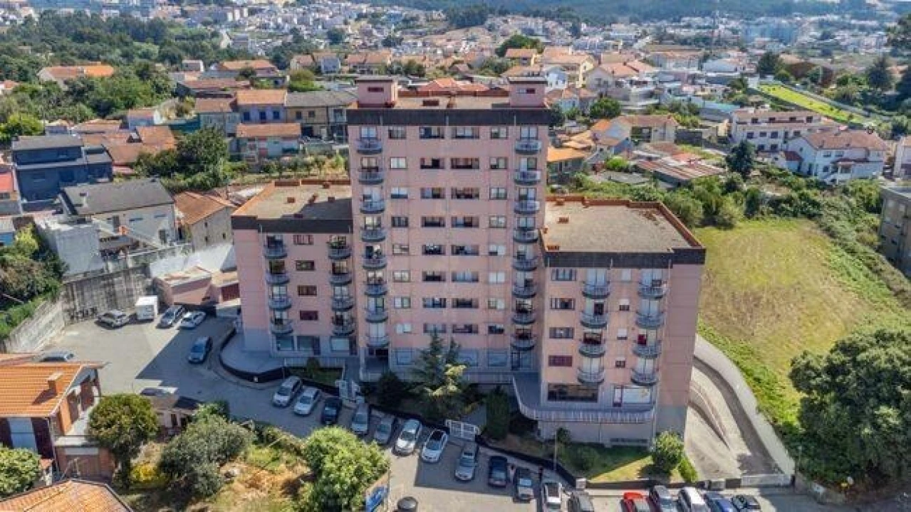 Apartamento T3 para Arrendamento em Baguim do Monte (Rio Tinto) Foto 1