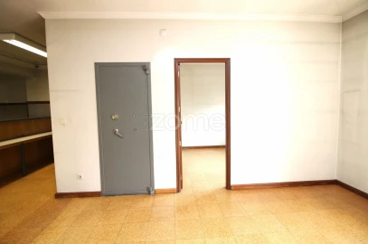 Escritório para Venda em Povoa de Lanhoso (N. Senhora do Amparo)