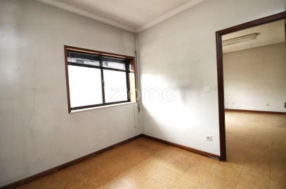 Escritório para Venda em Povoa de Lanhoso (N. Senhora do Amparo)