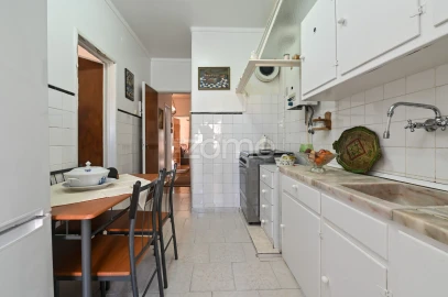 Apartamento T3 para Venda em Marvila, Ribeira Santarém, São Salvador, São Nicolau