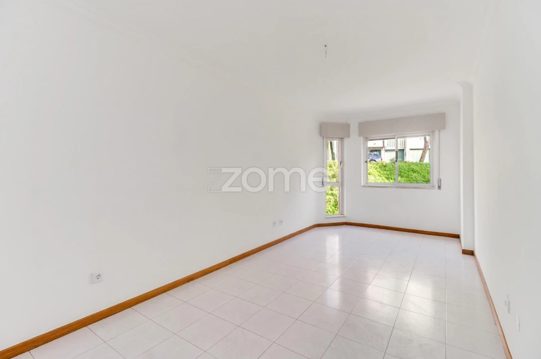 Apartamento T2 para Venda em Queluz e Belas Foto 3
