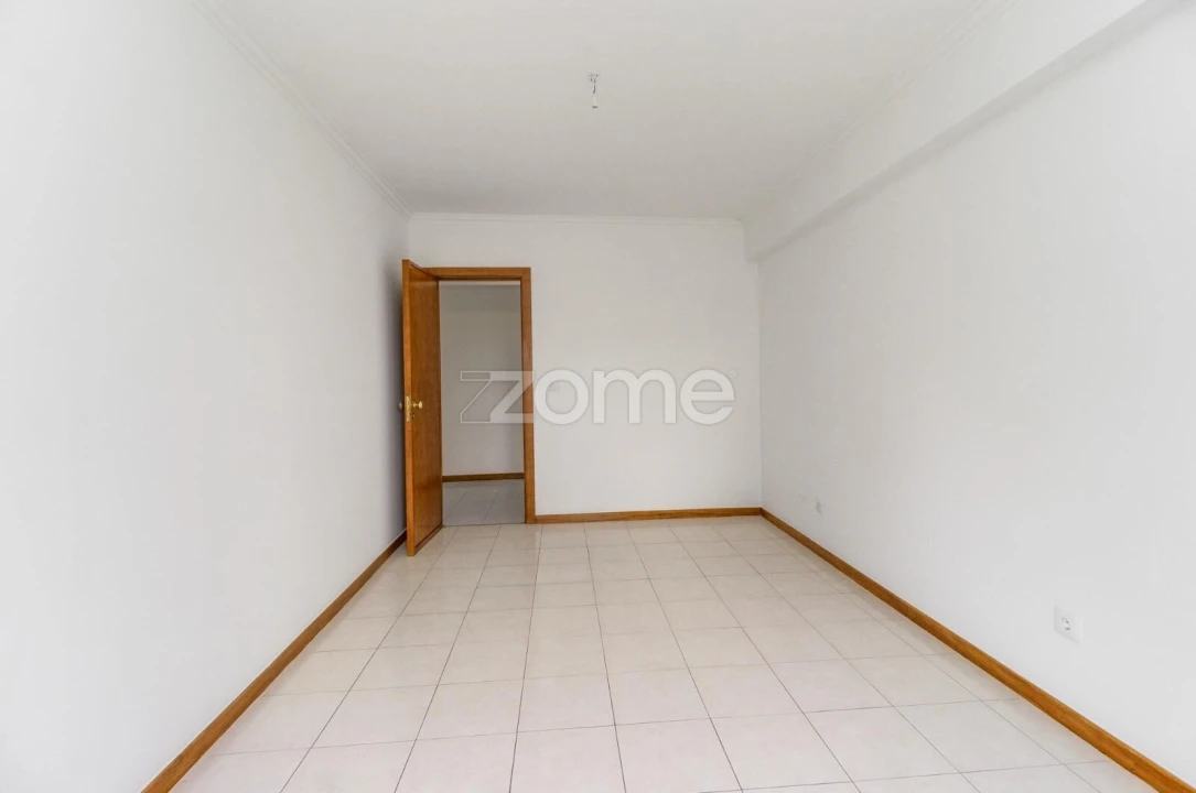 Apartamento T2 para Venda em Queluz e Belas Foto 4