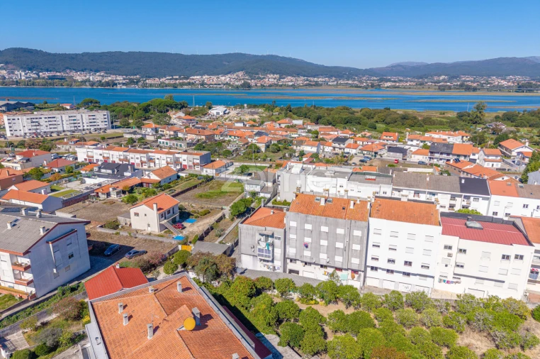 Apartamento T1 para Venda em Darque Foto 14