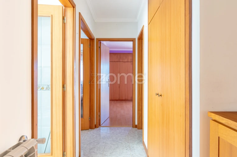 Apartamento T1 para Venda em Darque Foto 7