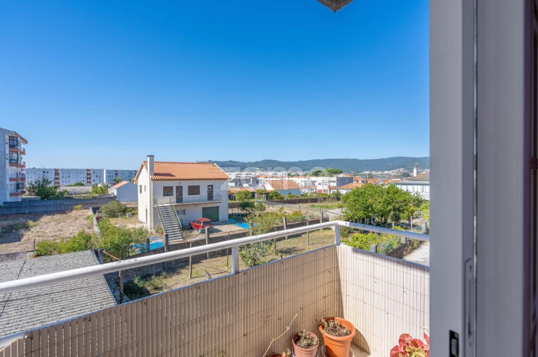 Apartamento T1 para Venda em Darque Foto 10