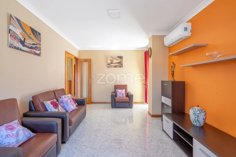 Apartamento T1 para Venda em Darque Foto 4