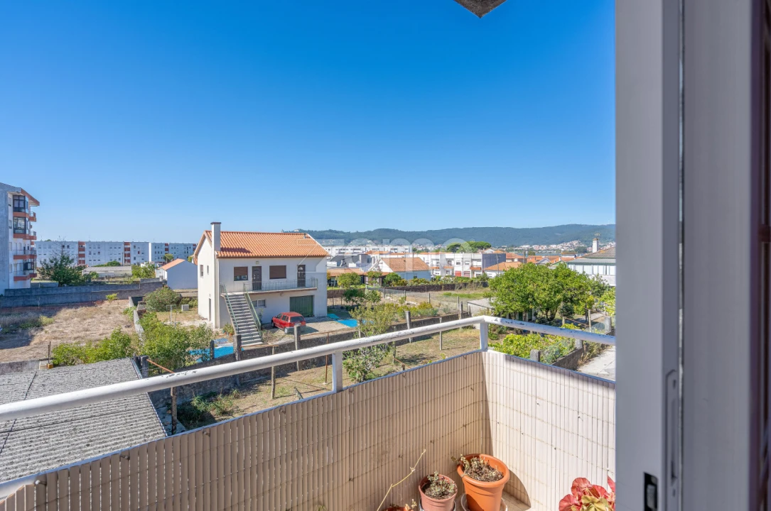 Apartamento T1 para Venda em Darque Foto 10