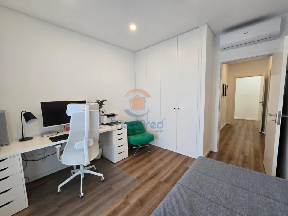 Apartamento T2 para Venda em Pontinha e Famões Foto 17