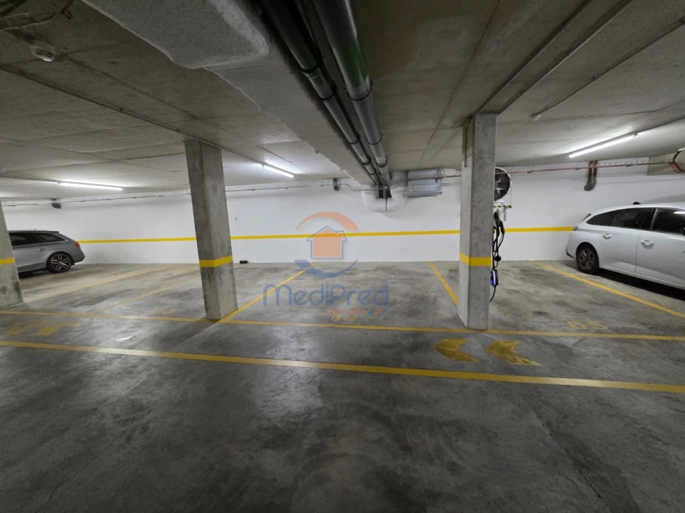 Apartamento T2 para Venda em Pontinha e Famões Foto 24