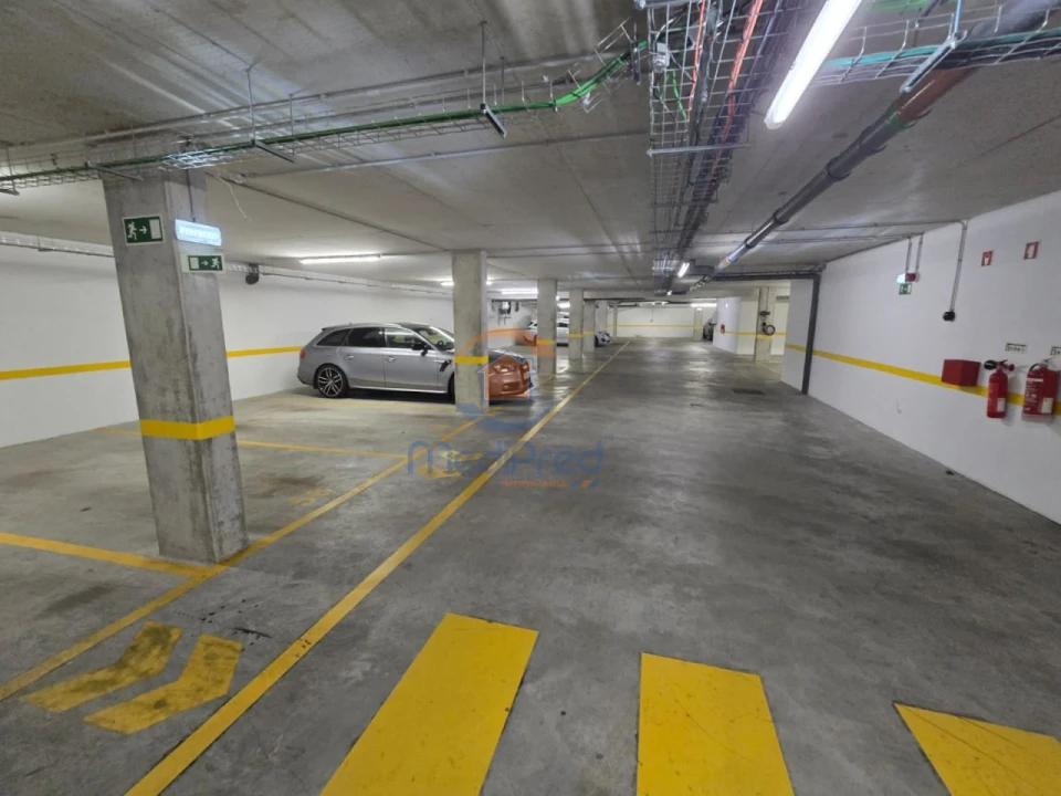 Apartamento T2 para Venda em Pontinha e Famões Foto 25