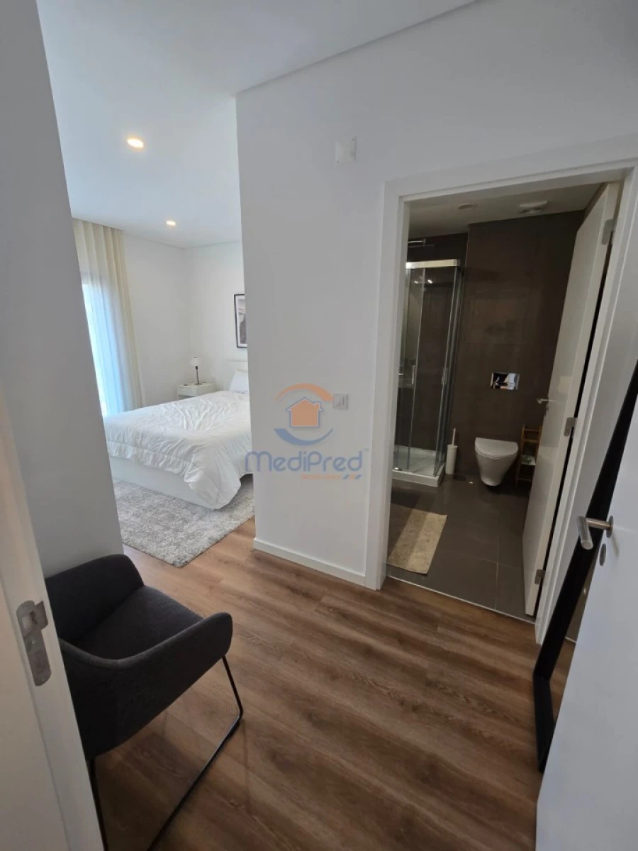 Apartamento T2 para Venda em Pontinha e Famões Foto 10