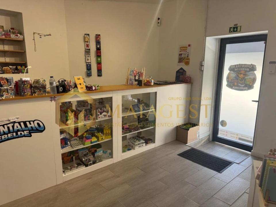 Loja para Arrendamento em Santa Marinha e São Pedro da Afurada Foto 6