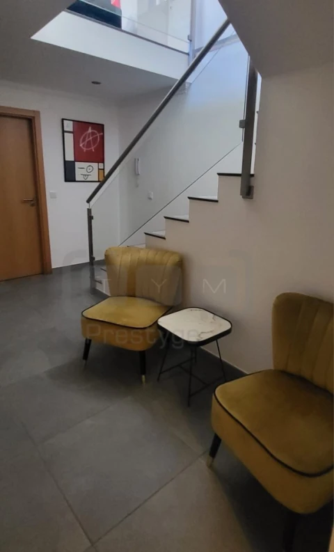 Moradia T5 para Venda em Serra e Junceira