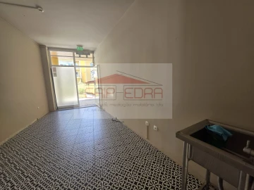 Loja para Arrendamento em Oliveira, São Paio e São Sebastião