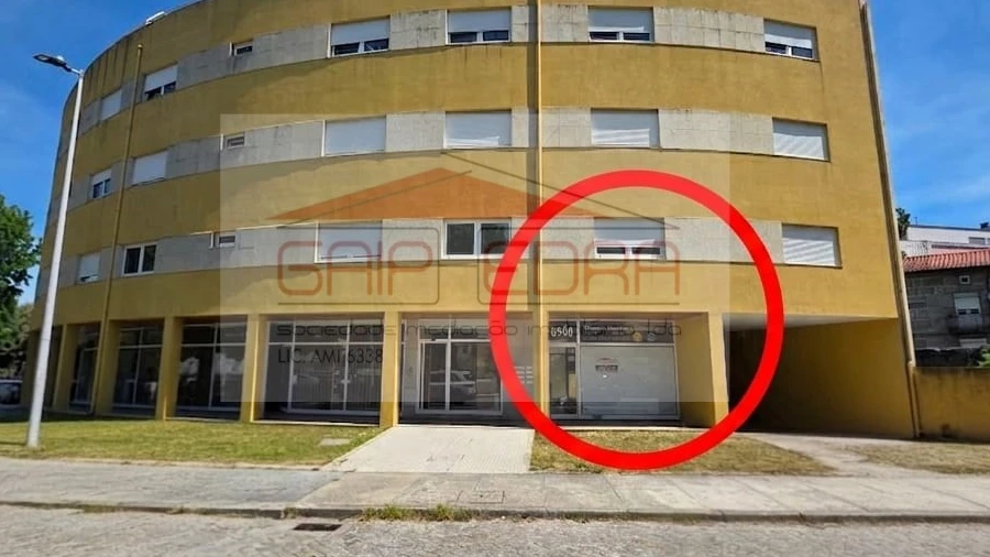 Loja para Arrendamento em Oliveira, São Paio e São Sebastião