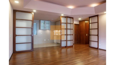Apartamento T3 para Arrendamento em Cedofeita, Santo Ildefonso, Sé, Miragaia, São Nicolau e Vitória