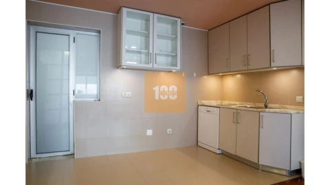 Apartamento T3 para Arrendamento em Cedofeita, Santo Ildefonso, Sé, Miragaia, São Nicolau e Vitória